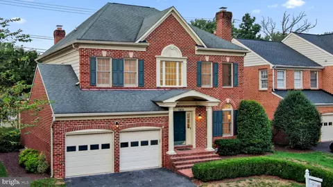 9808 Fox Rest Ln, Vienna, VA 22181