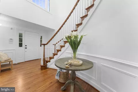 9808 Fox Rest Ln, Vienna, VA 22181 photo 4