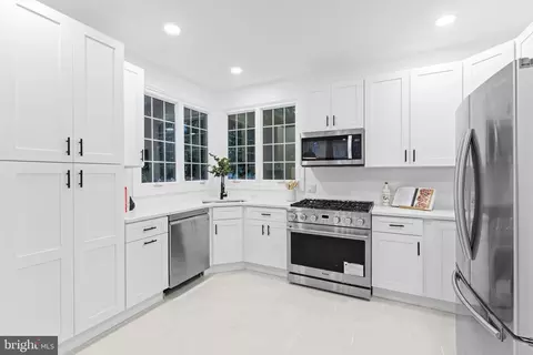 9808 Fox Rest Ln, Vienna, VA 22181 photo 9