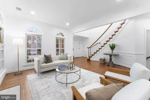 9808 Fox Rest Ln, Vienna, VA 22181 photo 6