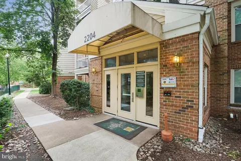 2204 Westcourt Ln #213, Herndon, VA 20170