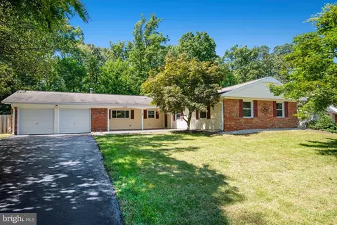 13149 Madonna Ln, Fairfax, VA 22033