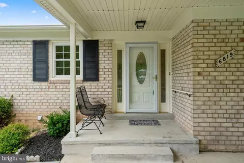 6819 Reynard Dr, Springfield, VA 22152 photo 4