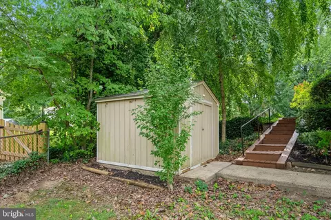 6819 Reynard Dr, Springfield, VA 22152 photo 39