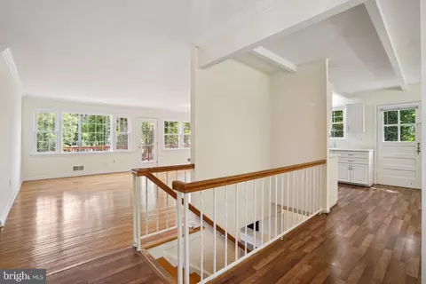 6819 Reynard Dr, Springfield, VA 22152 photo 9