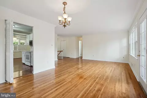 6819 Reynard Dr, Springfield, VA 22152 photo 8