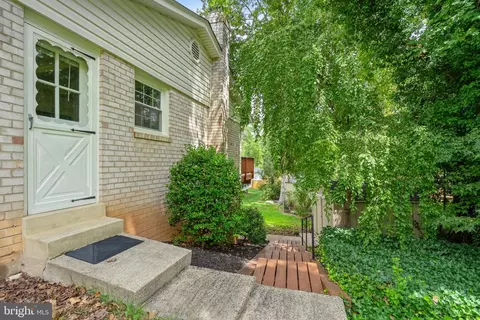 6819 Reynard Dr, Springfield, VA 22152 photo 38