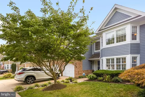 1268 Woodbrook Ct, Reston, VA 20194