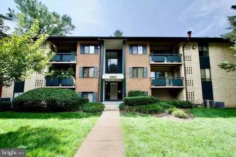 2862 Dover Ln #302, Falls Church, VA 22042