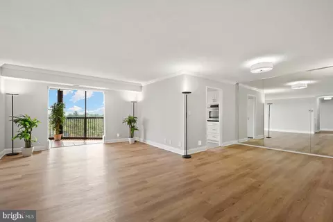 5904 Mount Eagle Dr #910, Alexandria, VA 22303