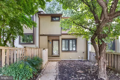 11713 Decade Ct, Reston, VA 20191