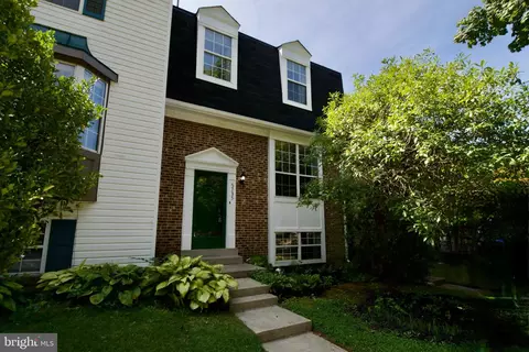 5735 Mason Bluff Dr, Burke, VA 22015