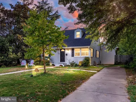 6932 Vanderbilt Dr, Alexandria, VA 22307