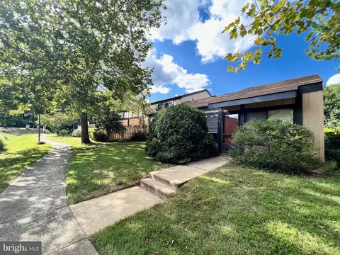 3122 Babashaw Ct, Fairfax, VA 22031