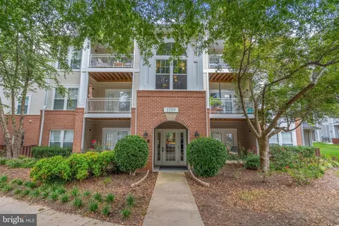 1509 N Point Dr #103, Reston, VA 20194