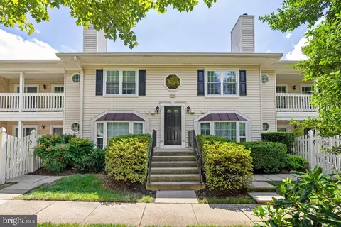 10202 D Ashbrooke Ct #8, Oakton, VA 22124