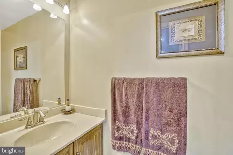 Entry Way - 7596 Seabrook Ln, Springfield, VA 22153 photo 3 of 10