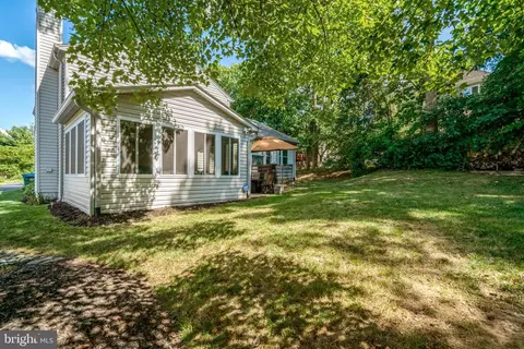 Exterior - 7596 Seabrook Ln, Springfield, VA 22153 photo 11 of 13