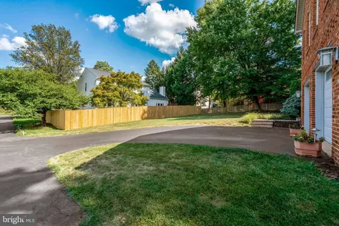 Exterior - 7596 Seabrook Ln, Springfield, VA 22153 photo 13 of 13