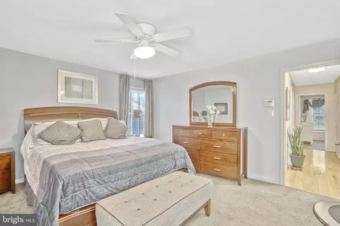 Bedroom - 7596 Seabrook Ln, Springfield, VA 22153 photo 2 of 15