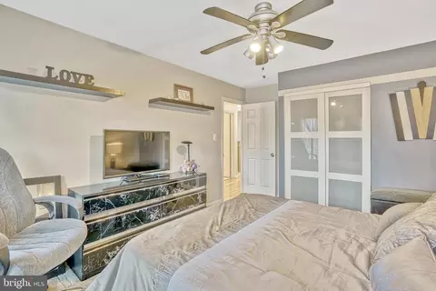 Bedroom - 7596 Seabrook Ln, Springfield, VA 22153 photo 10 of 15
