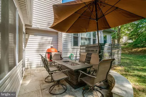Exterior - 7596 Seabrook Ln, Springfield, VA 22153 photo 8 of 13