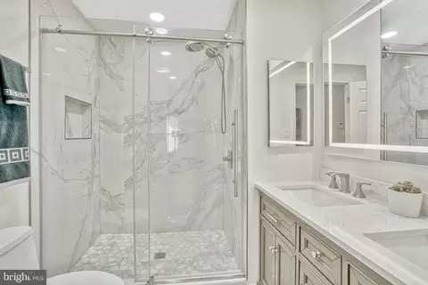 Bath - 7596 Seabrook Ln, Springfield, VA 22153 photo 3 of 4