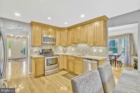 Kitchen - 7596 Seabrook Ln, Springfield, VA 22153 photo 2 of 5