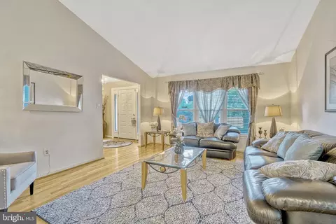 Entry Way - 7596 Seabrook Ln, Springfield, VA 22153 photo 1 of 10