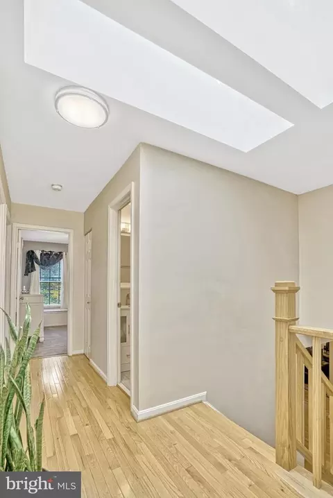 Entry Way - 7596 Seabrook Ln, Springfield, VA 22153 photo 10 of 10