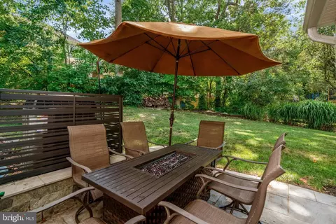 Exterior - 7596 Seabrook Ln, Springfield, VA 22153 photo 7 of 13