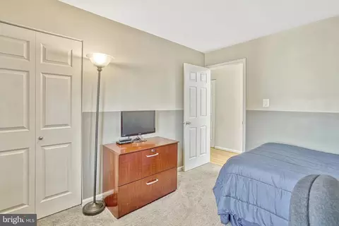 Bedroom - 7596 Seabrook Ln, Springfield, VA 22153 photo 7 of 15