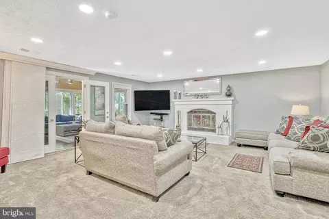 Living - 7596 Seabrook Ln, Springfield, VA 22153 photo 1 of 3