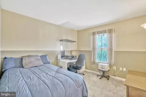 Bedroom - 7596 Seabrook Ln, Springfield, VA 22153 photo 5 of 15