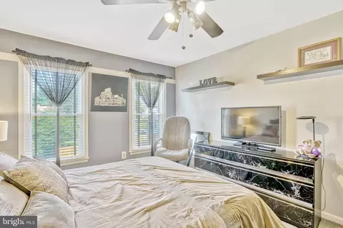 Bedroom - 7596 Seabrook Ln, Springfield, VA 22153 photo 9 of 15