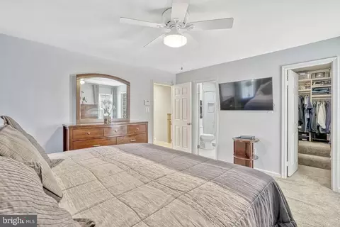 Bedroom - 7596 Seabrook Ln, Springfield, VA 22153 photo 3 of 15