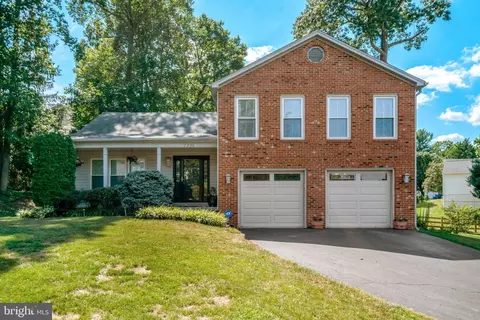 Exterior - 7596 Seabrook Ln, Springfield, VA 22153 photo 3 of 13