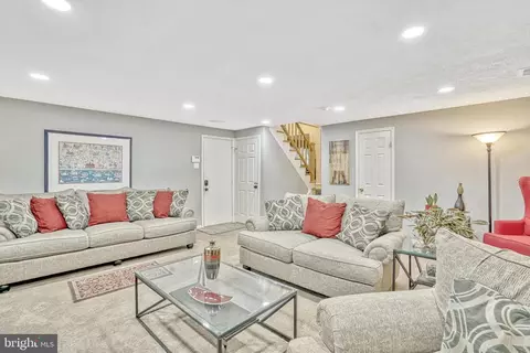 Living - 7596 Seabrook Ln, Springfield, VA 22153 photo 3 of 3