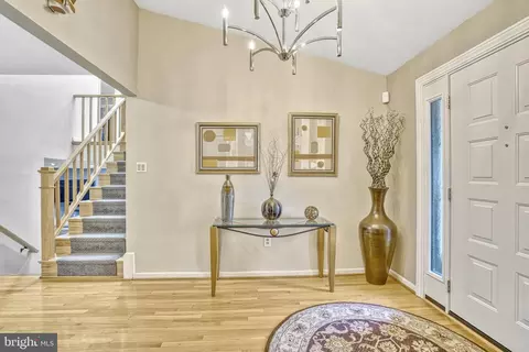 Entry Way - 7596 Seabrook Ln, Springfield, VA 22153 photo 6 of 10