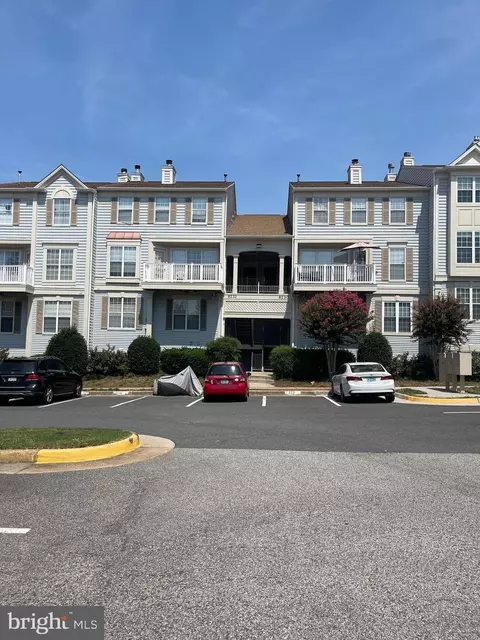 8230 Catbird Cir #201, Lorton, VA 22079