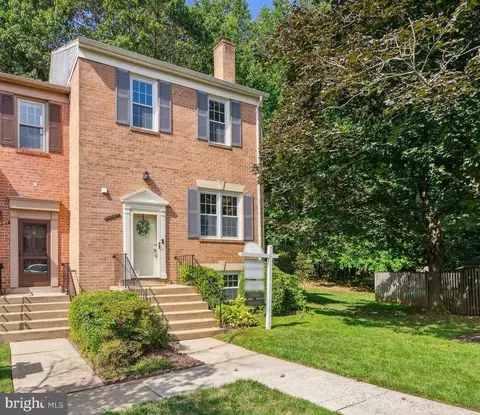 10448 Malone Ct, Fairfax, VA 22032