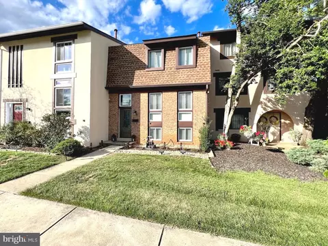9532 Blake Ln, Fairfax, VA 22031