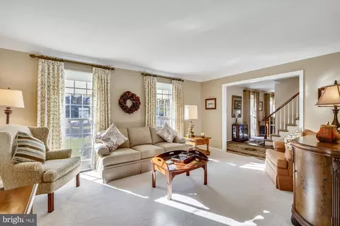 8849 Applecross Ln, Springfield, VA 22153 photo 4
