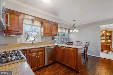 8849 Applecross Ln, Springfield, VA 22153 photo 9