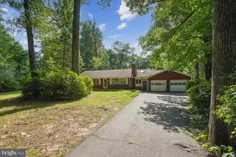 4742 Spruce Ave, Fairfax, VA 22030