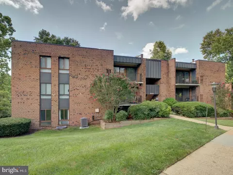 7901 Dassett Ct #104, Annandale, VA 22003