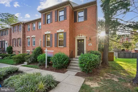 10129 Ebenshire Ct, Oakton, VA 22124