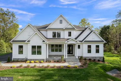 6625 Beacon Ln, Falls Church, VA 22043