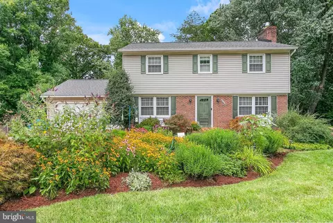 6102 Holly Tree Dr, Alexandria, VA 22310