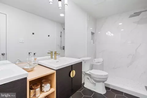Bath - 1800 Old Meadow Rd #1708, Mclean, VA 22102 photo 3 of 3